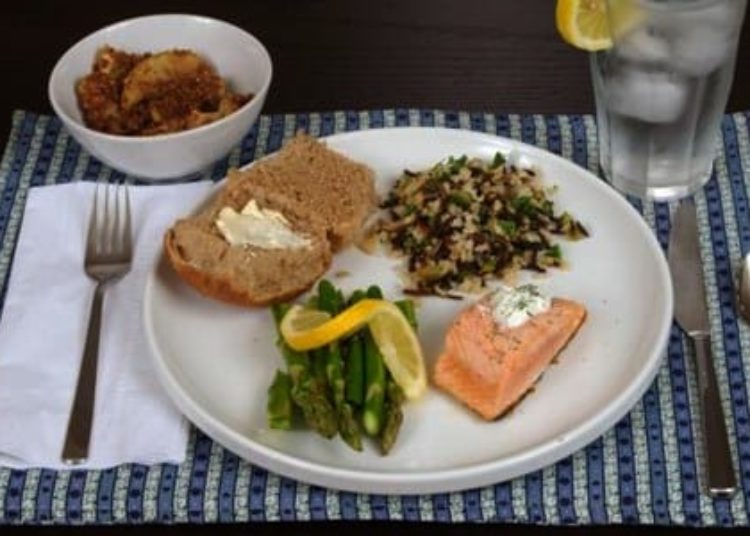 Frequent meals linked with lower body weight in children and adolescents