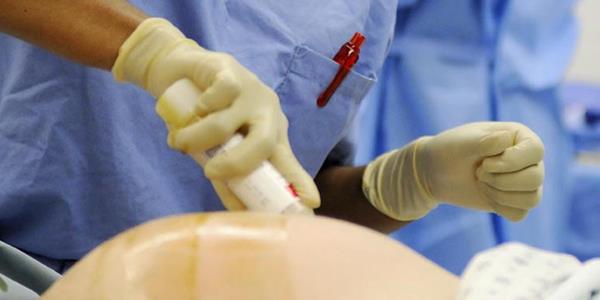 US_Navy_nurse_prepares_a_mom_for_a_C-section_edited