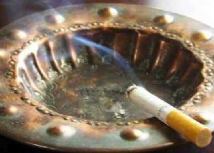 Adolescent smoking heavily influenced by parents and siblings