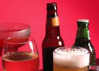Alcohol consumption in young women associated with future breast cancer
