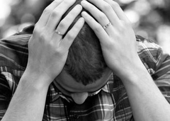 Social integration may reduce suicide risk in male health professionals