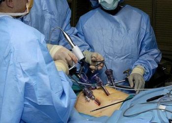 Laparoscopic colon cancer management may be beneficial in elderly