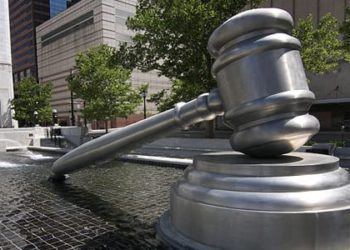 Criminal behavior more associated with frontotemporal dementia than Alzheimer disease