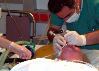 Postextubation administration of high-flow oxygen leads to reduced reintubation and respiratory failure