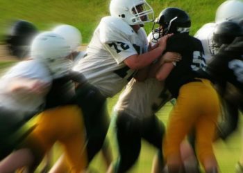 Removing athletes from play following concussions may shorten recovery time