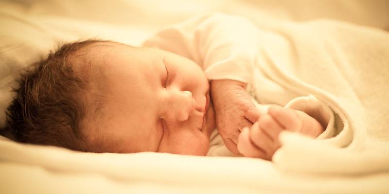 Sleeping newborn infant _cc_wiki_AndresNietoPorras