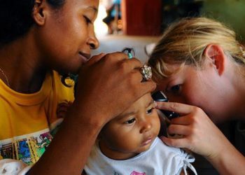 Features predicting treatment failure in acute otitis media